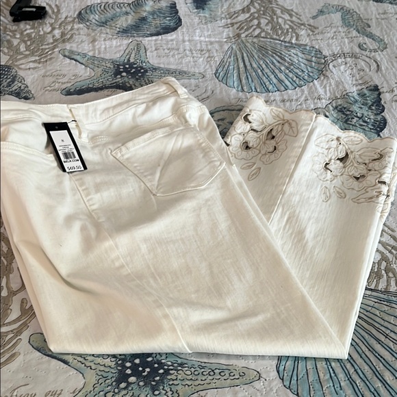 NWT Crown & Ivy Gateway to Bali Capri - Picture 2 of 6